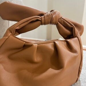 Elegant Tan Leather Handbag